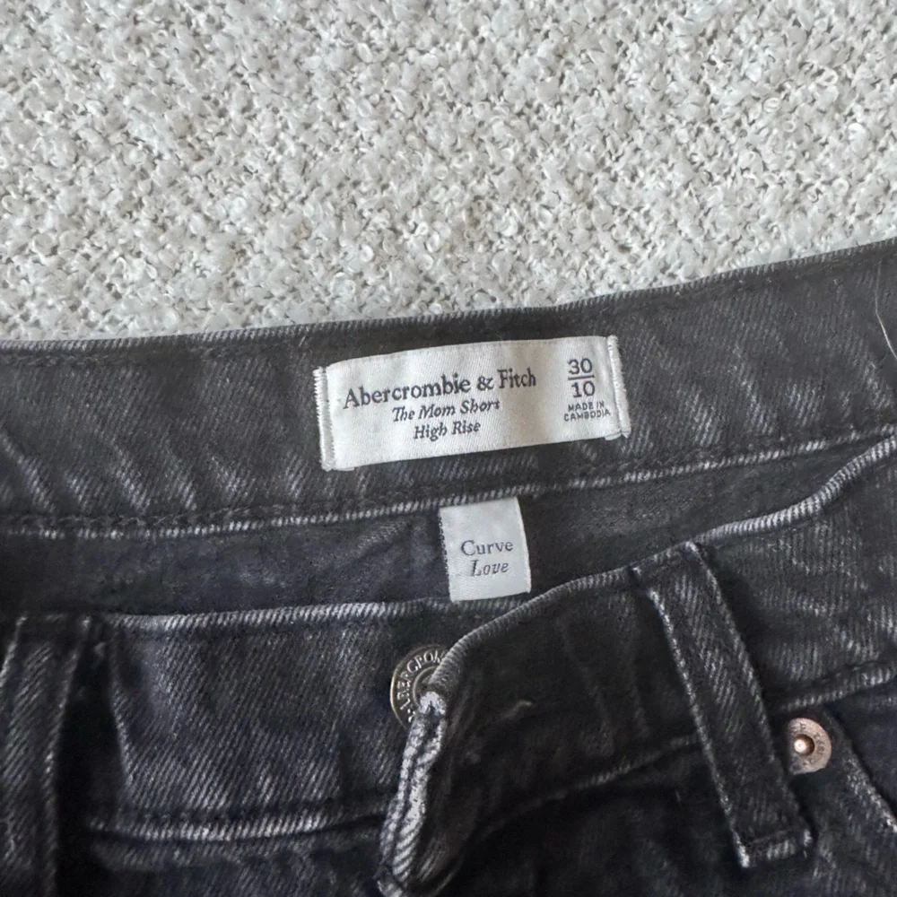 Abercrombie & Fitch mom short - Picture 2 of 3